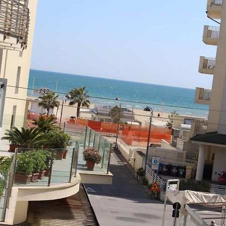 Hotel Mora Rimini Eksteriør bilde