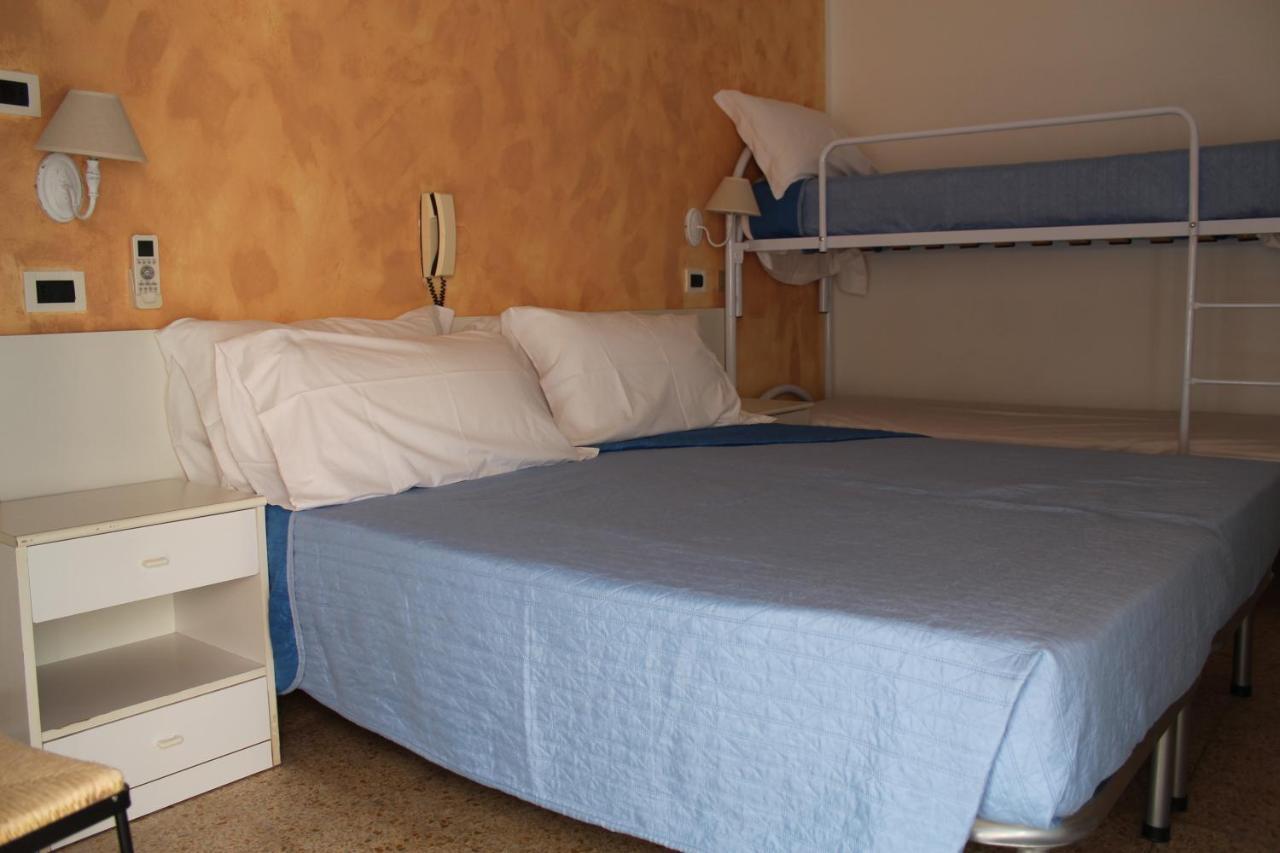 Hotel Mora Rimini Eksteriør bilde
