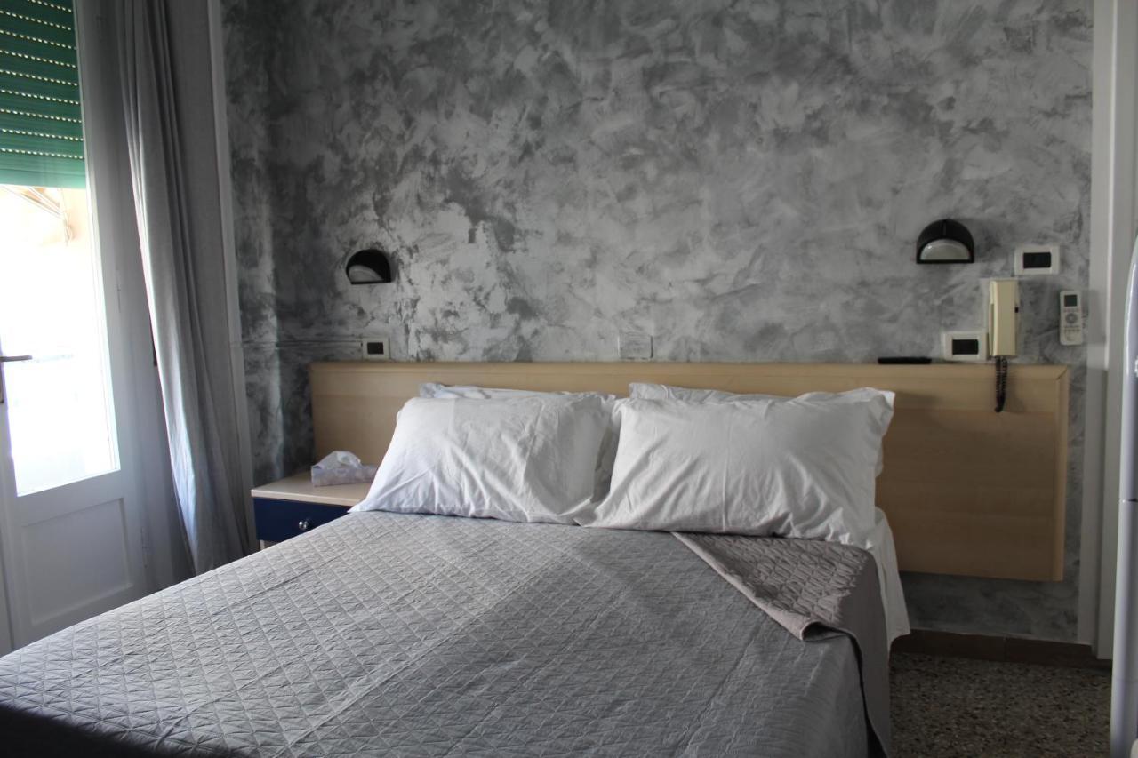 Hotel Mora Rimini Eksteriør bilde