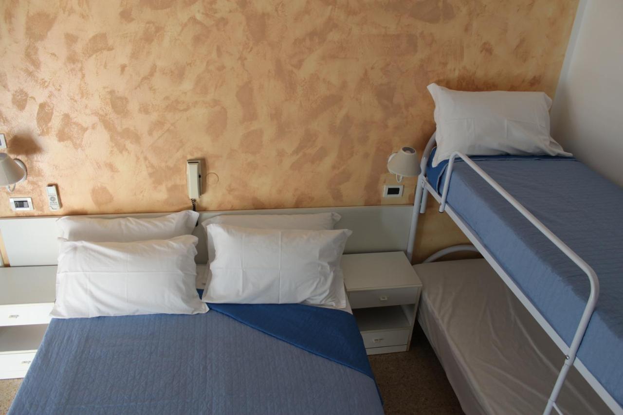 Hotel Mora Rimini Eksteriør bilde