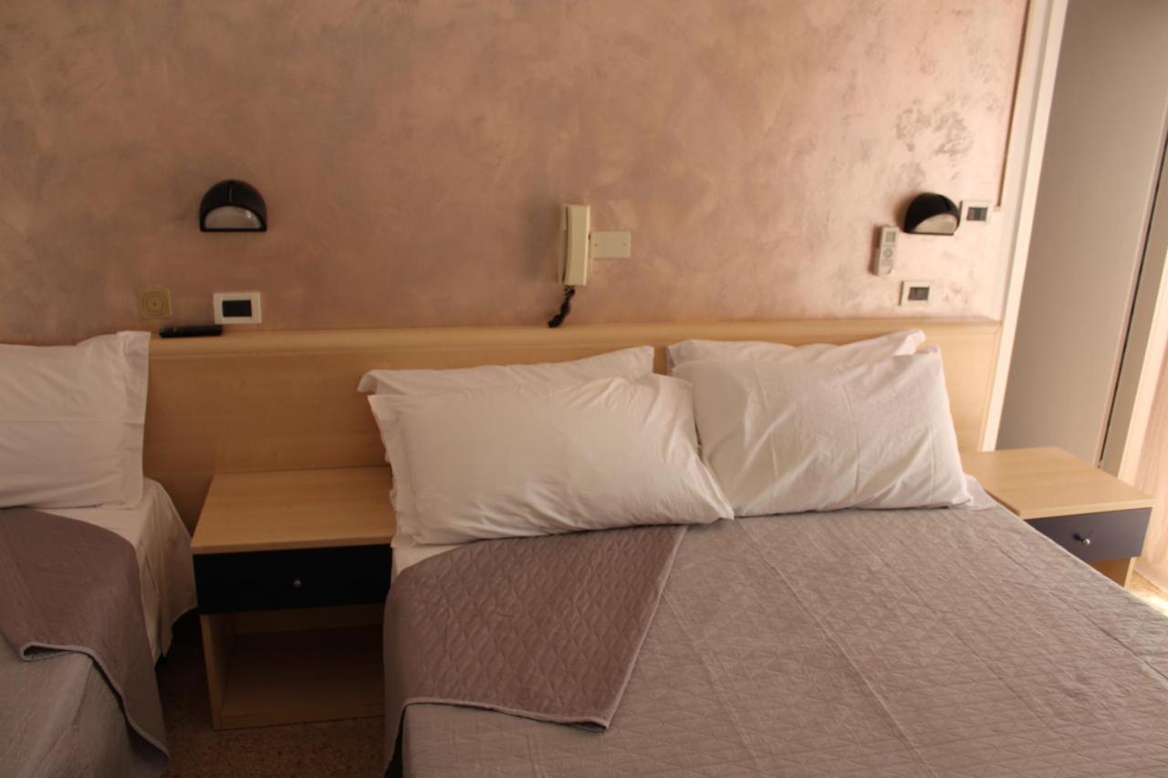 Hotel Mora Rimini Eksteriør bilde