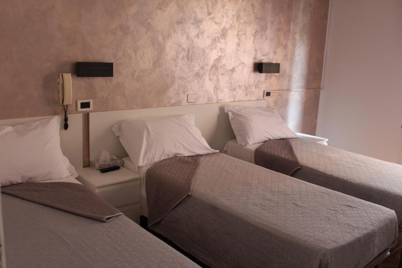 Hotel Mora Rimini Eksteriør bilde
