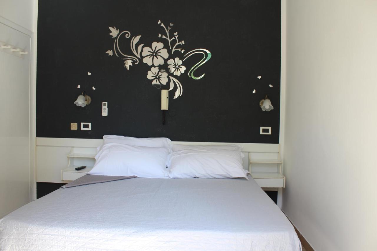 Hotel Mora Rimini Eksteriør bilde