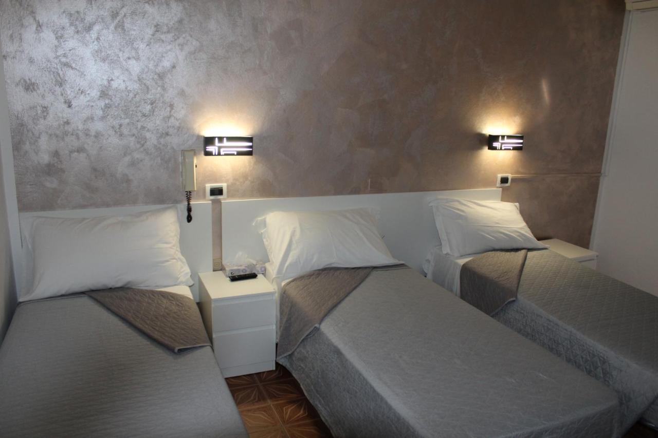 Hotel Mora Rimini Eksteriør bilde
