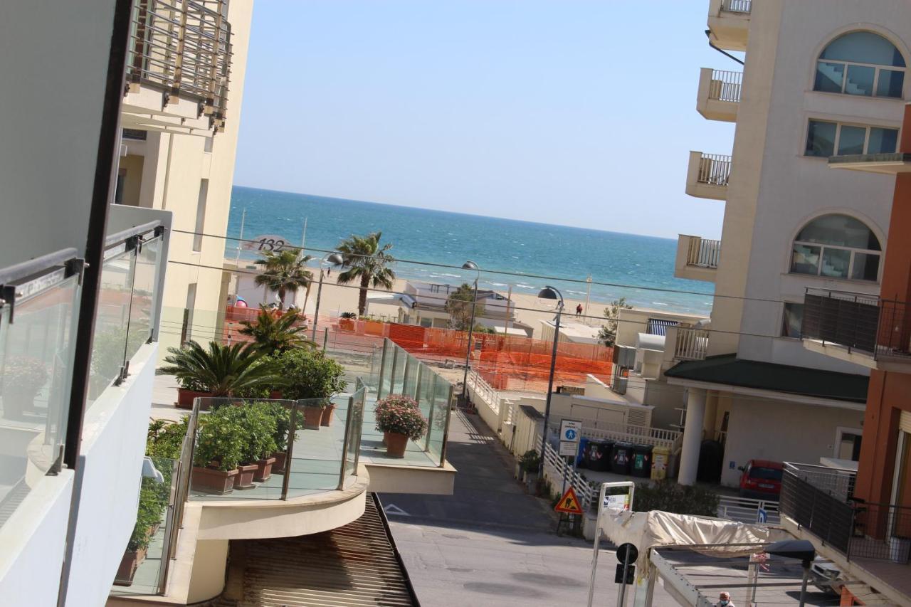 Hotel Mora Rimini Eksteriør bilde